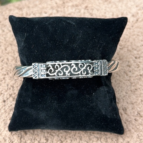 Silpada Filigree Twisted Floral Cable
Bangle Hinged Bracelet RARE B0669 - Picture 4 of 12